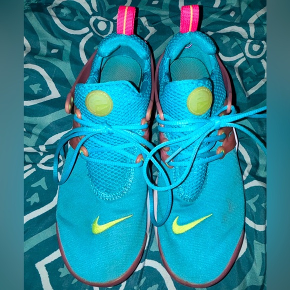 Nike Girls PRESTO GS size 4 - Picture 1 of 9